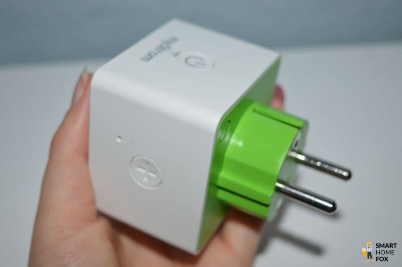 MyStrom Switch in einer Hand